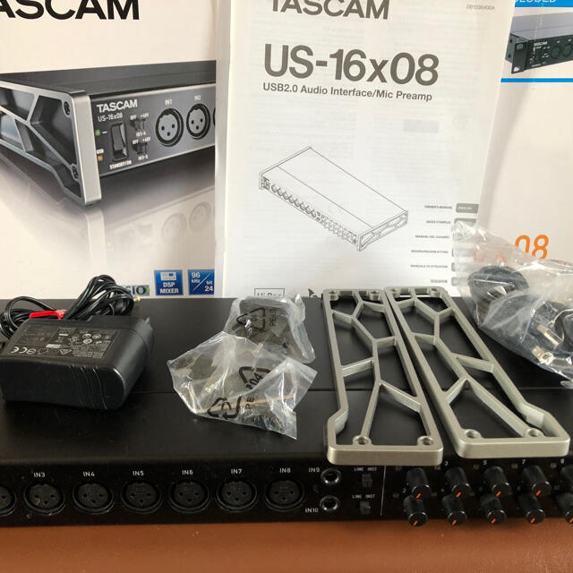 TASCAM US-16×08 1