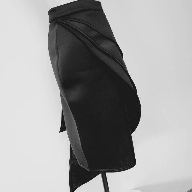 【新品未使用】立体サイドフリルタイトひざ丈スカート レディースのスカート(ひざ丈スカート)の商品写真