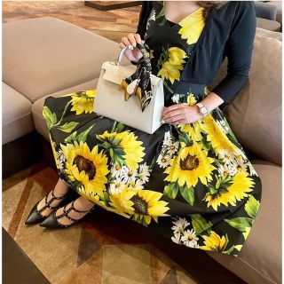 ドルチェアンドガッバーナ(DOLCE&GABBANA)の超レア✨1度の着用美品Dolce&Gabbanaひまわり🌻(ひざ丈ワンピース)