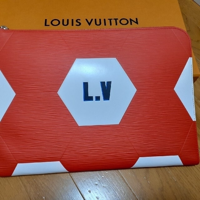 LOUIS VUITTON(ルイヴィトン)のFIFA 値下げLOUIS VUITTON　クラッチバッグM63232 メンズのバッグ(セカンドバッグ/クラッチバッグ)の商品写真