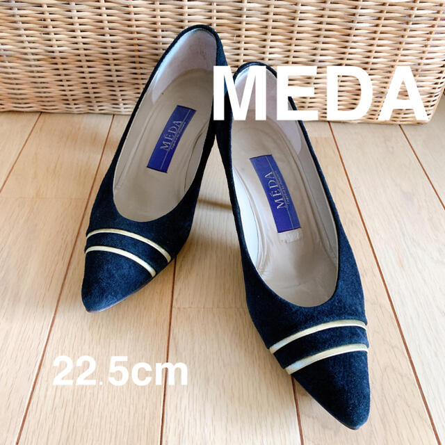 MEDA(メダ)のMEDA メダ パンプス 黒 ゴールド 22.5cm スエード ベロア 高級感 レディースの靴/シューズ(ハイヒール/パンプス)の商品写真