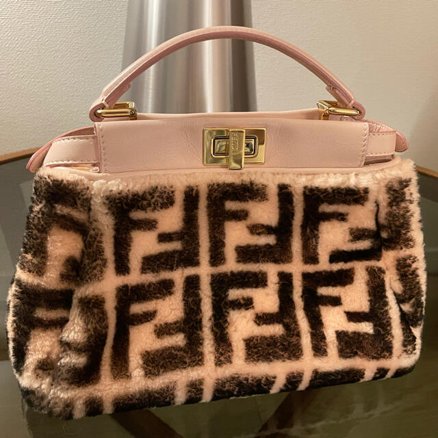 【人気No.1】 FENDI ミニピーカブ ムートン 限定品 FENDI - ハンドバッグ 【人気No.1】 FENDI ミニピーカブ ムートン 限定品 FENDI - ハンドバッグ