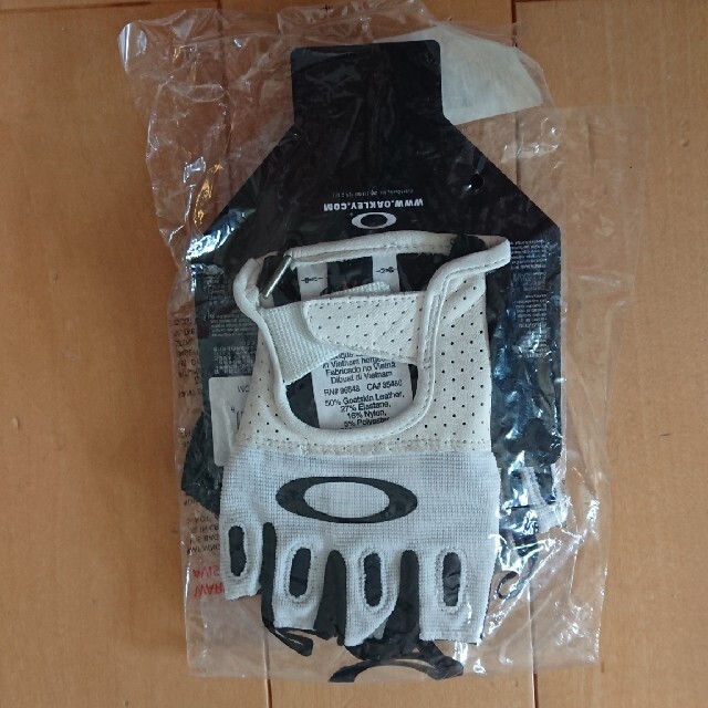 Oakley(オークリー)のOAKLEY  FACTORY ROAD GLOVE スポーツ/アウトドアの自転車(ウエア)の商品写真