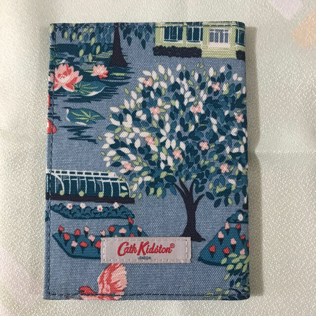 Cath Kidston(キャスキッドソン)の匿名配送　キャスキッドソン　パスポートホルダー　パスポートケース レディースのファッション小物(その他)の商品写真