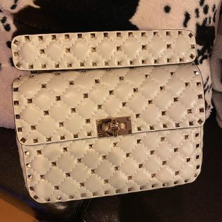 バレンティノ(VALENTINO)のVALENTINO ロックスタッズバック(ショルダーバッグ)