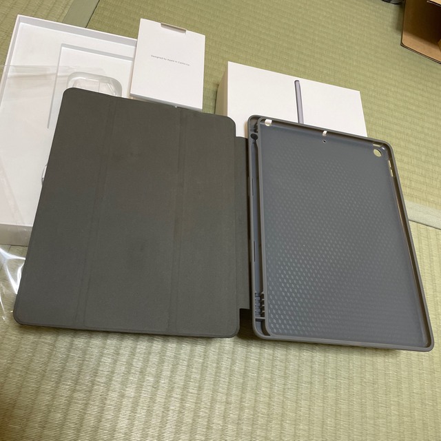 iPad(アイパッド)の美品ipad 7世代 Wifiモデル 10.2インチ  カバー付き スマホ/家電/カメラのPC/タブレット(タブレット)の商品写真