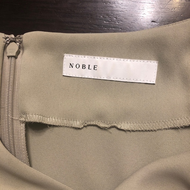 Noble(ノーブル)のNOBLE トップス ブラウス　ピスタチオグリーン　38 レディースのトップス(シャツ/ブラウス(半袖/袖なし))の商品写真