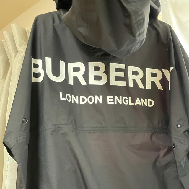 BURBERRY(バーバリー)のアンフィ様専用　ナイロンパーカー　 ロゴプリント ライトウェイト カグール メンズのトップス(パーカー)の商品写真