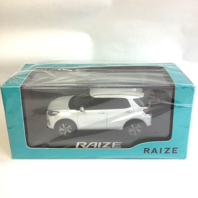 【非売品】トヨタ RAIZE(ライズ) ミニカー シャイニングホワイトパール エンタメ/ホビーのおもちゃ/ぬいぐるみ(ミニカー)の商品写真