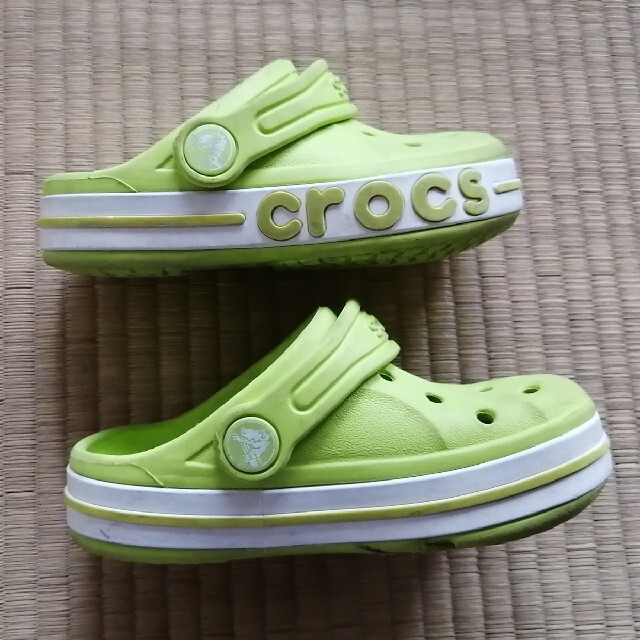 crocs(クロックス)のyui様専用　クロックスC8 キッズ/ベビー/マタニティのキッズ靴/シューズ(15cm~)(サンダル)の商品写真