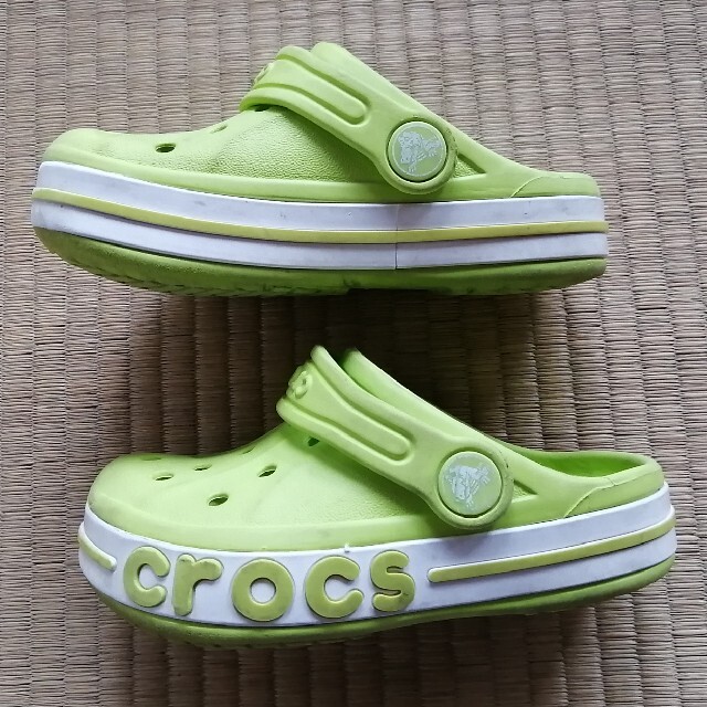 crocs(クロックス)のyui様専用　クロックスC8 キッズ/ベビー/マタニティのキッズ靴/シューズ(15cm~)(サンダル)の商品写真