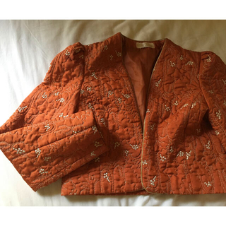 ロキエ(Lochie)のキルティングジャケット　古着　オレンジ　ゴールド　刺繍(ノーカラージャケット)