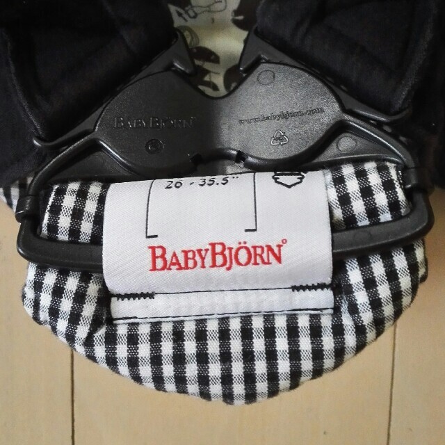 BABYBJORN(ベビービョルン)の専用です!　ベビービョルン　抱っこ紐　取扱説明書付き キッズ/ベビー/マタニティの外出/移動用品(抱っこひも/おんぶひも)の商品写真