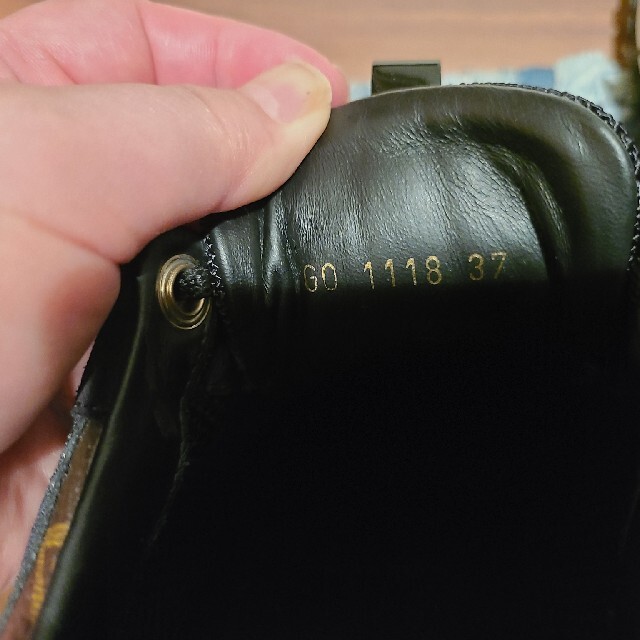 LOUIS VUITTON(ルイヴィトン)の新品同様ルイヴィトン靴スニーカー未使用ランナウェイ廃盤アフターゲーム黒限定稀少 レディースの靴/シューズ(スニーカー)の商品写真