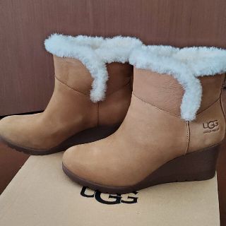 アグ(UGG)の新品UGG　インヒールブーツ　22センチ(ブーツ)