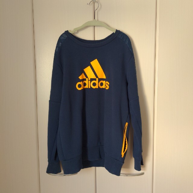 adidas(アディダス)のadidasスウェット160︰ネイビー キッズ/ベビー/マタニティのキッズ服男の子用(90cm~)(Tシャツ/カットソー)の商品写真