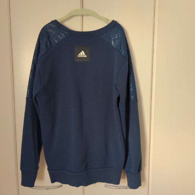 adidas(アディダス)のadidasスウェット160︰ネイビー キッズ/ベビー/マタニティのキッズ服男の子用(90cm~)(Tシャツ/カットソー)の商品写真