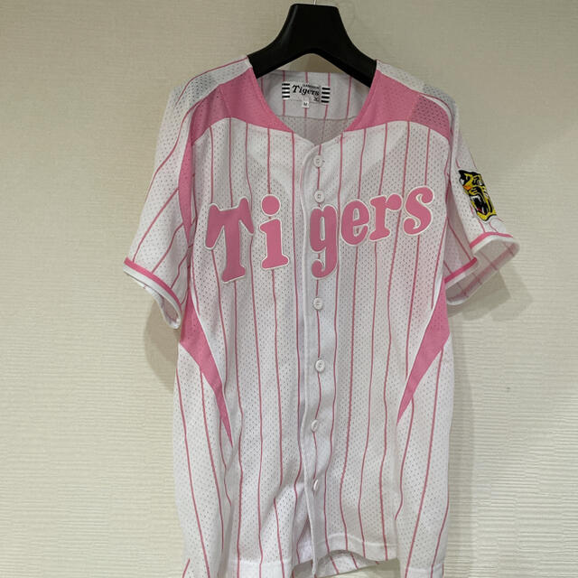 阪神タイガース(ハンシンタイガース)のタイガーズ　ユニフォーム スポーツ/アウトドアの野球(応援グッズ)の商品写真