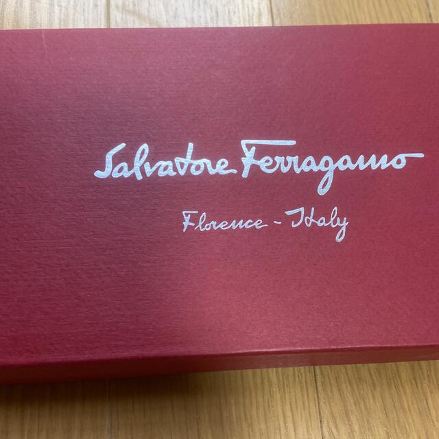 Salvatore Ferragamo(サルヴァトーレフェラガモ)のフェラガモ　ネクタイ空き箱 レディースのバッグ(ショップ袋)の商品写真