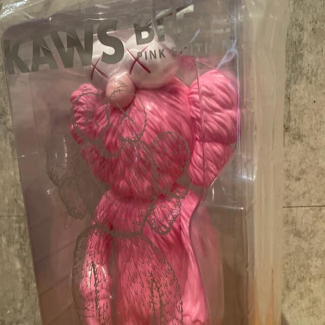 sacai(サカイ)の新品・未開封 KAWS BFF pink カウズ　ピンク エンタメ/ホビーのフィギュア(その他)の商品写真