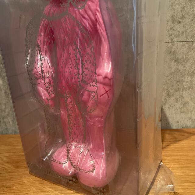 sacai(サカイ)の新品・未開封 KAWS BFF pink カウズ　ピンク エンタメ/ホビーのフィギュア(その他)の商品写真