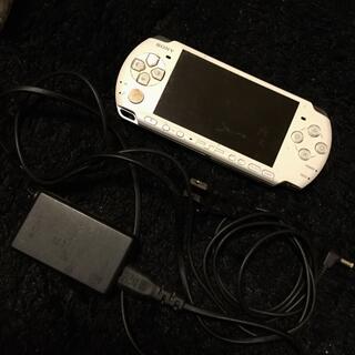 プレイステーションポータブル(PlayStation Portable)のPSP本体 + 充電ケーブル　ジャンク品(携帯用ゲーム機本体)