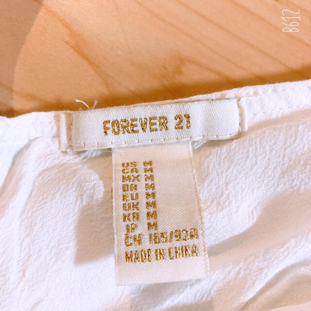 FOREVER 21(フォーエバートゥエンティーワン)のトップス オフショルダー レディースのトップス(カットソー(半袖/袖なし))の商品写真