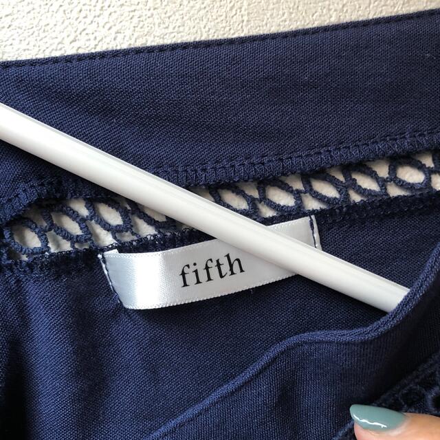 fifth(フィフス)のfifth フィフス　Ｖネックデザインブラウス　ネイビー レディースのトップス(シャツ/ブラウス(長袖/七分))の商品写真