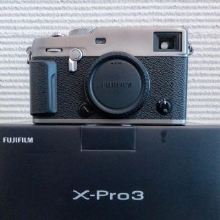 フジフイルム(富士フイルム)のFUJIFILM ミラーレス一眼カメラ X-Pro3 DRシルバー(ミラーレス一眼)