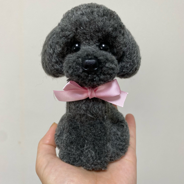 動物ぽんぽん　トイプードル　濃いグレー ハンドメイドのハンドメイド その他(その他)の商品写真