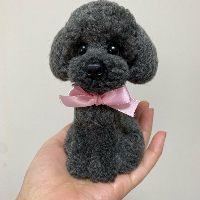 動物ぽんぽん　トイプードル　濃いグレー ハンドメイドのハンドメイド その他(その他)の商品写真