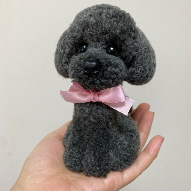 動物ぽんぽん　トイプードル　濃いグレー ハンドメイドのハンドメイド その他(その他)の商品写真