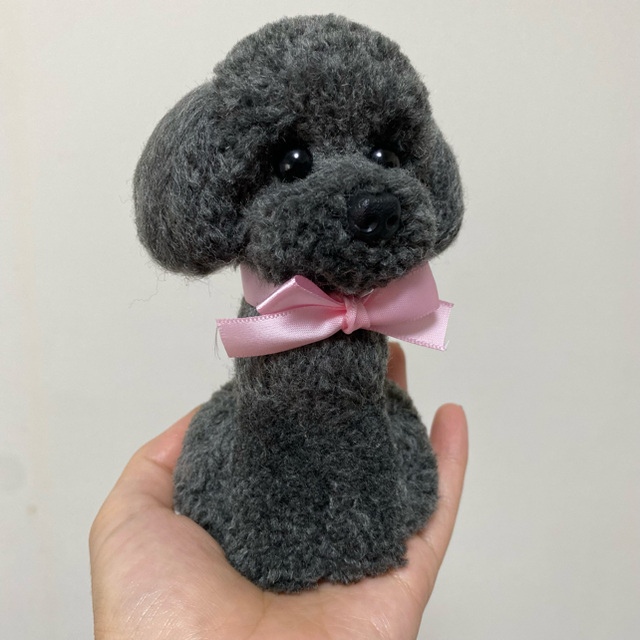 動物ぽんぽん　トイプードル　濃いグレー ハンドメイドのハンドメイド その他(その他)の商品写真