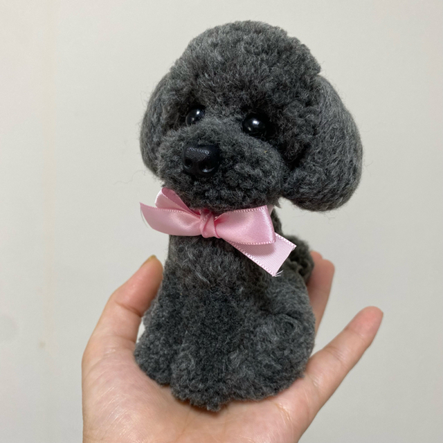 動物ぽんぽん　トイプードル　濃いグレー ハンドメイドのハンドメイド その他(その他)の商品写真