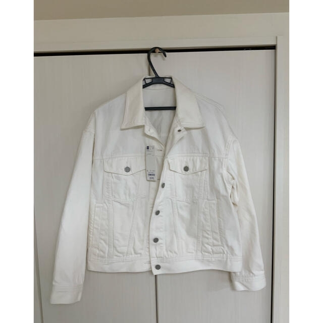 GU(ジーユー)のWOMEN デニムジャケット＋X オフホワイト メンズのジャケット/アウター(Gジャン/デニムジャケット)の商品写真