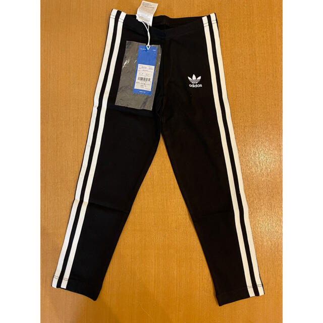 adidas(アディダス)の【新品】adidas レギンス　キッズ　アディダス キッズ/ベビー/マタニティのキッズ服女の子用(90cm~)(パンツ/スパッツ)の商品写真