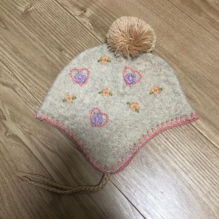 スーリー(Souris)の【冬用】Souris ポンポンと刺繍が可愛いい帽子　(帽子)