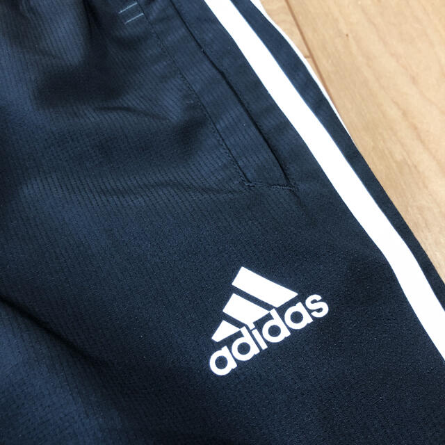 adidas(アディダス)のadidas アディダス ウィンドブレーカー　下　キッズ　男の子用　130㎝ キッズ/ベビー/マタニティのキッズ服男の子用(90cm~)(パンツ/スパッツ)の商品写真