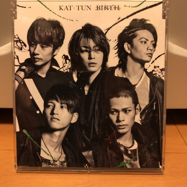 KAT-TUN(カトゥーン)のえま様専用　KAT-TUN２枚 エンタメ/ホビーのCD(ポップス/ロック(邦楽))の商品写真