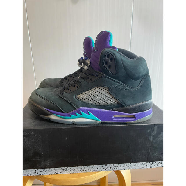 NIKE(ナイキ)のAIR JORDAN 5 RETRO BLACK GRAPE US9 27cm メンズの靴/シューズ(スニーカー)の商品写真