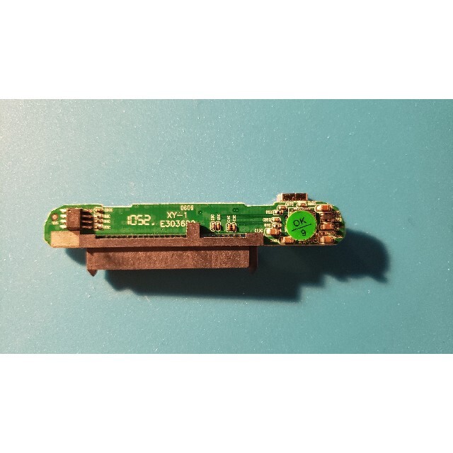 東芝(トウシバ)の新品 東芝 2.5インチ ポータブルHDD SSD SATA USB変換アダプタ スマホ/家電/カメラのPC/タブレット(PCパーツ)の商品写真