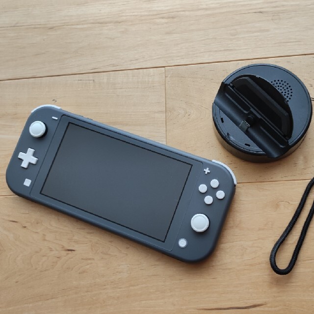 Nintendo Switch Lite グレー(おまけ付き) エンタメ/ホビーのゲームソフト/ゲーム機本体(携帯用ゲーム機本体)の商品写真