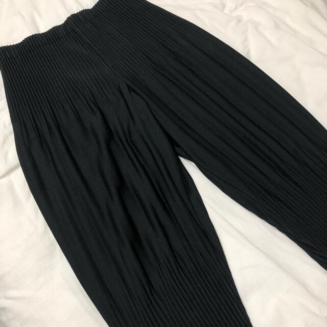 PLEATS PLEASE ISSEY MIYAKE(プリーツプリーズイッセイミヤケ)のオムプリッセ プリーツパンツ(フルレングス) メンズのパンツ(スラックス)の商品写真