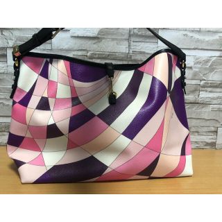 EMILIO PUCCI(ショルダーバッグ)のフリマアイテム一覧 EMILIO PUCCI(ショルダーバッグ)のフリマアイテム一覧
