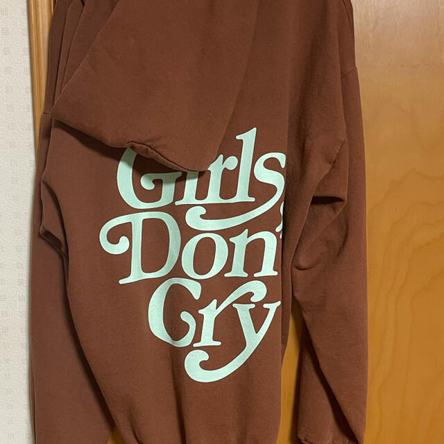 Supreme(シュプリーム)の［最安値］girls don't cryパーカー メンズのトップス(パーカー)の商品写真