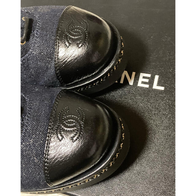 CHANEL(シャネル)の値下げ中❤シャネル❤デニム デッキシューズ 38.5 24.5 レディースの靴/シューズ(ローファー/革靴)の商品写真