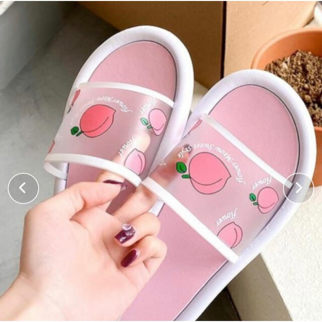 モンステラ様専用　フルーツ　シャワー　サンダル　桃　もも　ピーチ　ピンク レディースの靴/シューズ(サンダル)の商品写真