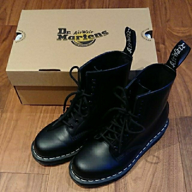 Dr.Martens(ドクターマーチン)のDr.Martensドクターマーチン 1460 8ホールブーツ ホワイトステッチ レディースの靴/シューズ(ブーツ)の商品写真