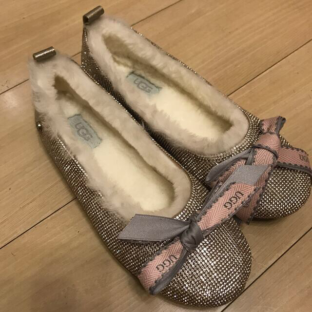 UGG(アグ)の新品　未使用　ugg 靴　23.5cm レディースの靴/シューズ(スリッポン/モカシン)の商品写真