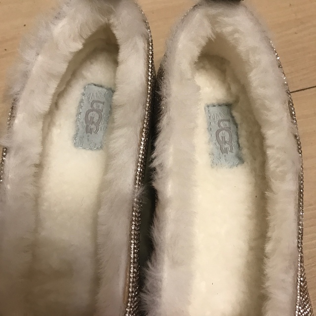 UGG(アグ)の新品　未使用　ugg 靴　23.5cm レディースの靴/シューズ(スリッポン/モカシン)の商品写真